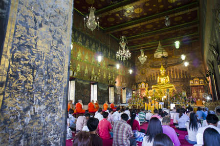 Bangkok, Thailand - August 27 2013  Monk and people go to Wat Rakung-kositaram for worship and Pay homage to a Buddha image on August 27, 2013 in Bangkok, Thailandのeditorial素材