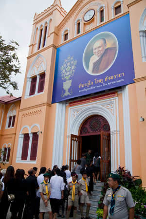 Bangkok, Thailand - October 25, 2013   Thai people on the King of Thai monk, patriarchのeditorial素材