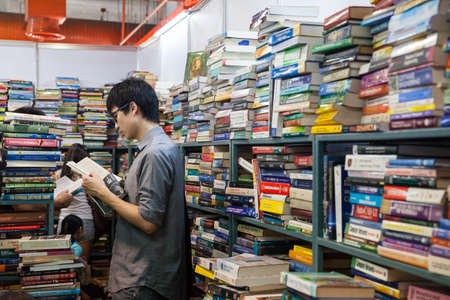 Bangkok, Thailand - October 18, 2013 : Unidentified visitors  buy the books on October 18, 2013 in Bangkok, Thailandのeditorial素材