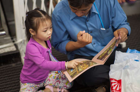 Bangkok, Thailand - October 18, 2013 : Unidentified reading a books on October 18, 2013 in Bangkok, Thailandのeditorial素材