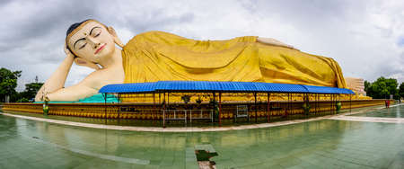 Mya Thar Lyaung lying Buddha, Bago, Myanmar, 4-june-2017のeditorial素材