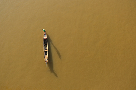 Fisherman he fishing in Khong river is simple lifestyle work in Laos country.のeditorial素材