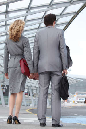 Business couple arriving at airportの写真素材