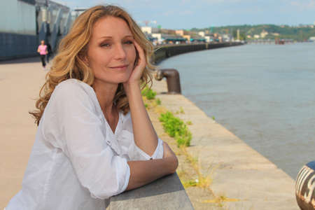 Portrait of a smiling woman at the seaの写真素材