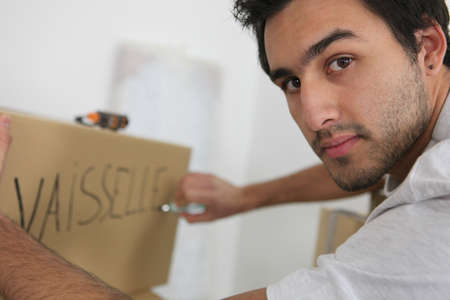 Man packing dishesの写真素材