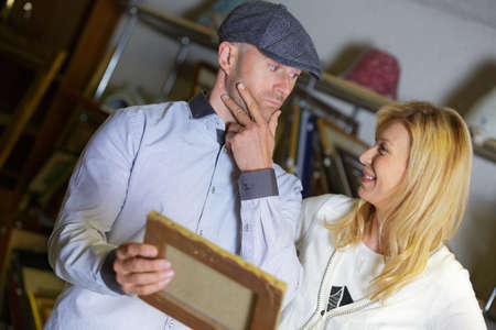 couple buying stuff at flea marketの写真素材