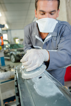 Mechanic polishing a bodywork