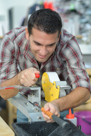 preparing a golf club
