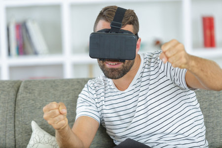 bearded man using the virtual reality headset