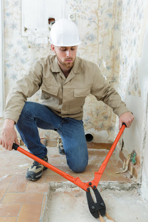 young tradesman using bolt croppersの写真素材