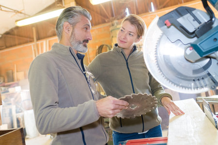woman is ready to work on circular saw
