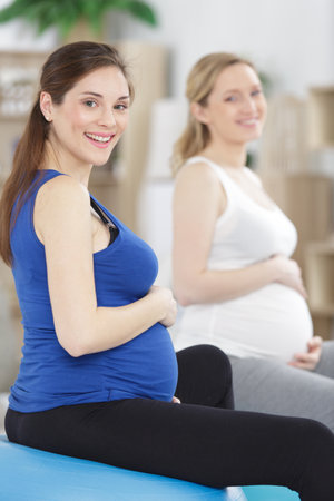 pregnant woman in yoga classの写真素材