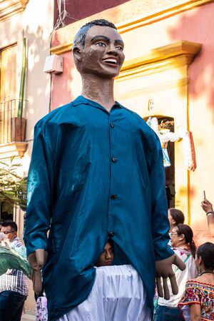 OAXACA, OAXACA, MEXICO- JULY 6, 2019: Giant puppet during the Convite, a party made for invite to a big traditional party called Guelaguetza in Oaxaca, Mexicoのeditorial素材