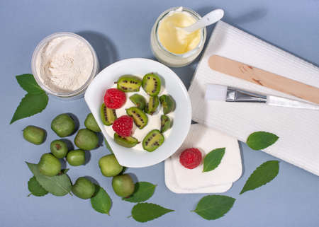 Homemade natural face mask recipe with kiwi, yogurt and white clay.の写真素材