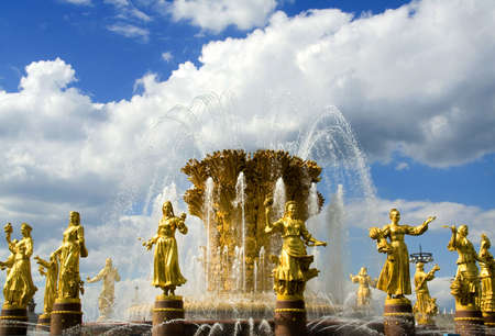 Golden fountain in the parkの写真素材