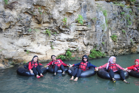 enjoy the natural beauty and playing water traveled in Pindul jogjakartaのeditorial素材