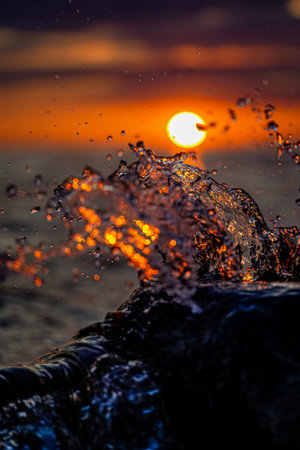 Sunset Through Splashesの写真素材