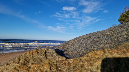 Boulder Foreground with Ocean and Blue Sky Backgroundの写真素材