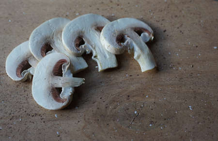 champignons sliced ??mushrooms wooden board brownの写真素材