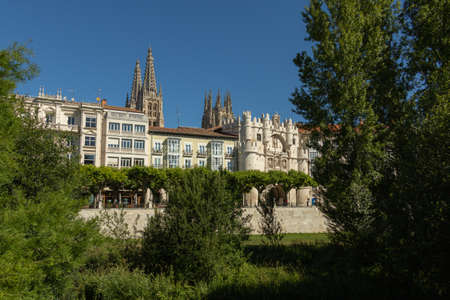 BURGOS, SPAIN - June 29, 2021: view of the Arco de Santa MarÃ­a and the cathedral of Burgos from the bank of the Arlanzon river passing through the city with selective focusのeditorial素材