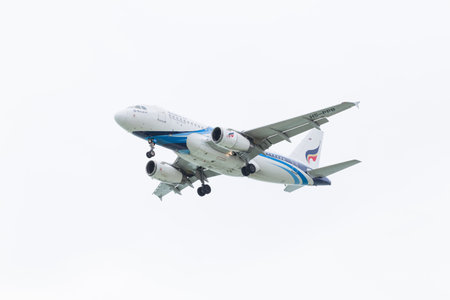 KOH SAMUI, THAILAND - Jule 23: Bangkok Airways Airbus A319 (HS-PPB) landing on Jule 23, 2014 at Koh Samui International Airport, Koh Samui, Thailand.のeditorial素材