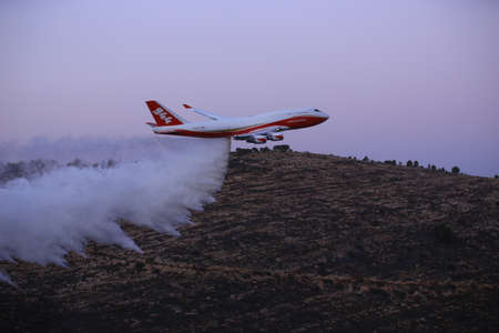 Super Tanker Firefighting aircraft in actionのeditorial素材