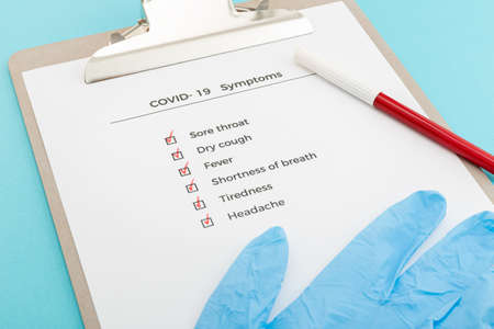 Checklist On Clipboard COVID-19 symptoms concept. Evaluation list Covid outbreakの写真素材
