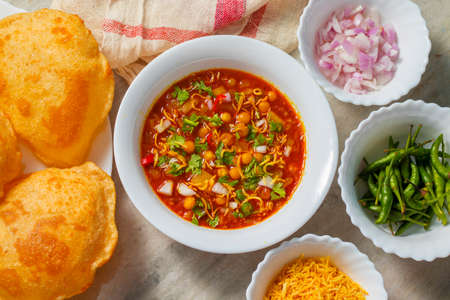 famous Bengali street food Ghugni and Puri is ready to eat.の写真素材