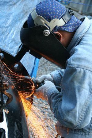 Welder with hand grinder