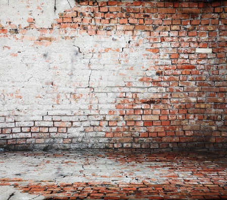 old room with a brick wall and floor の写真素材