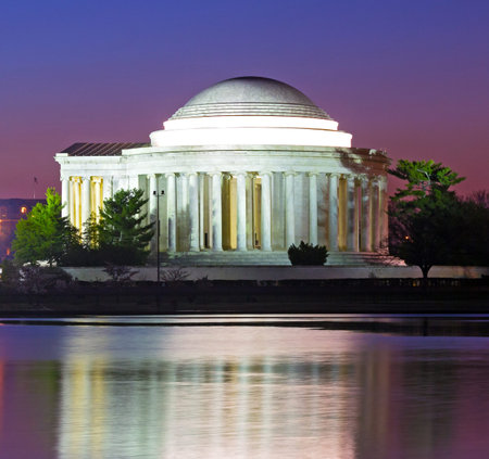 Thomas Jefferson Memorial at predawn in spring  Jefferson Memorial reflection in Tidal Basin waters のeditorial素材