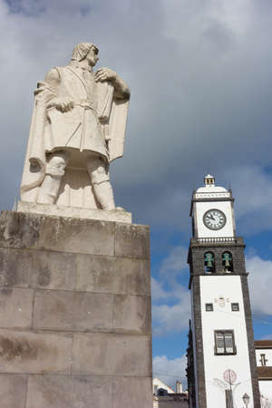 Church Tower and statue of monk and Commander Cabral in Ponta Delgada, Azores, Portugal. Gonzalo Velho Cabral rediscovered Sao Miguel Island during Portuguese Age of Discovery.のeditorial素材