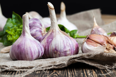 garlic divided into cloves during cooking, kitchen table during cooking food, closeupの写真素材