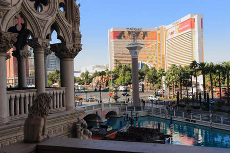 Las Vegas, USA - 15 July 2013: Walking in Las Vegas. City streets. Commercial and private buildings. Street life.のeditorial素材