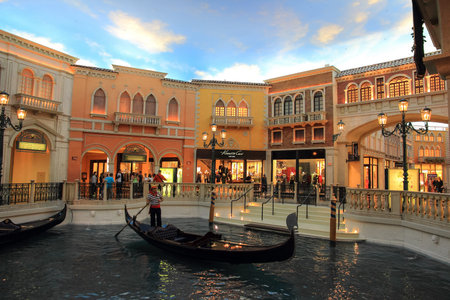 Las Vegas, USA - 15 July 2013: Walking in Las Vegas. City streets. Commercial and private buildings. Street life.のeditorial素材