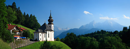 Maria Gern Pilgrimage Church, Mount Watzmann behind, Berchtesgaden, Bavaria, Germanyのeditorial素材