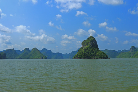 ha long bay cat ba islands and rock formations vietnamの写真素材