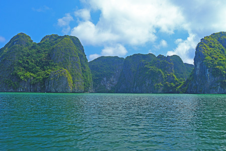 ha long bay cat ba islands and rock formationsの写真素材