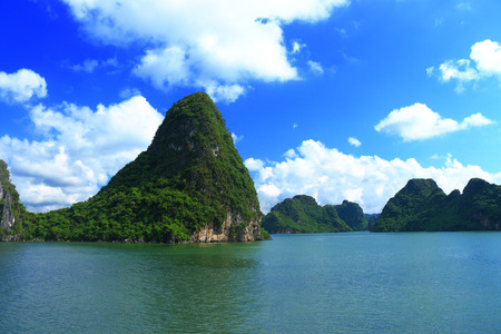 cat ba and cat ca rock formations and islandsの写真素材