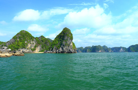 ha long bay cat ba islands and rock formationsの写真素材