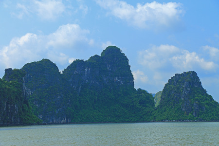 ha long bay cat ba islands and rock formations vietnamの写真素材