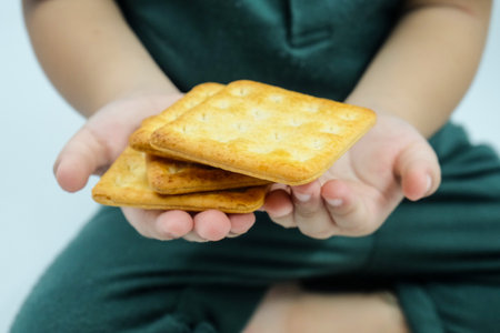 close up of malkist crackers in little boy's handの写真素材