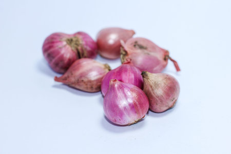 Red onion isolated on white backgroundの写真素材