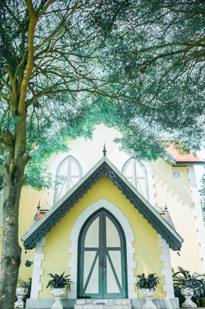 Golden Serenity: Wat Niwet Thammaprawat Temple at Sunrise, Thailandの写真素材