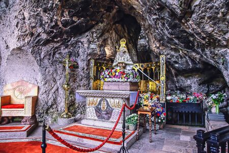 Grottes de Covadonga , Asturias, Espagne / Caves of Covadonga, Asturias, Spainの写真素材