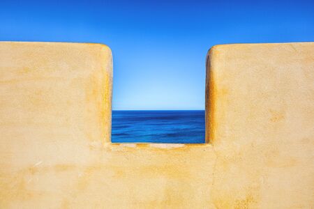 Wall of the "porta e pano of Muralha da praca" region of Algarve, Portugalの写真素材
