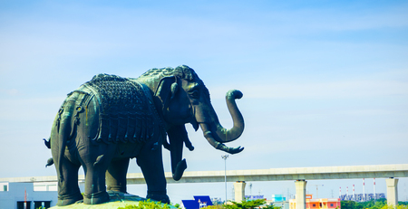 Samudphakan Thailand Dec 31'2017 Erawan Elephant Statueのeditorial素材