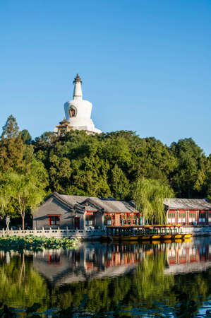 White pagoda in Beihai park, Beijingのeditorial素材