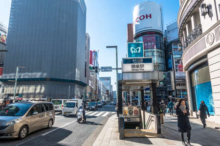 TOKYO, JAPAN - January 27, 2016: Street scene in Ginzaのeditorial素材