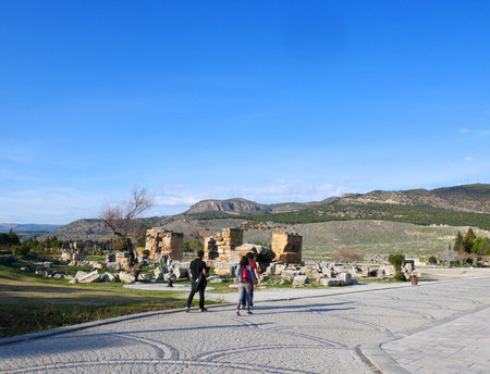 Tourists walking in Hierapolis, Pamukkale, Turkeyのeditorial素材